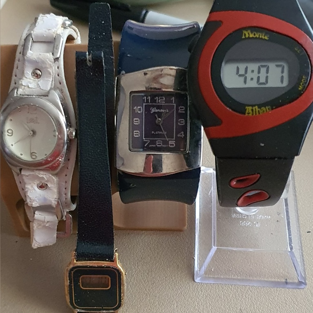 🦋10/$20🦋 Lot of 4 Women's Watches #4